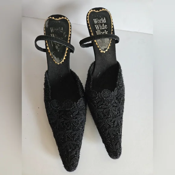 Embroidered Elegant Mules - Picture 1 of 8